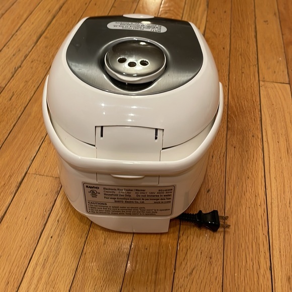 Sanyo Rice Cooker - Picture 3 of 7